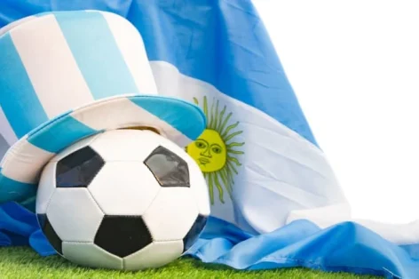 Foto bola de futebol com a bandeira argentina