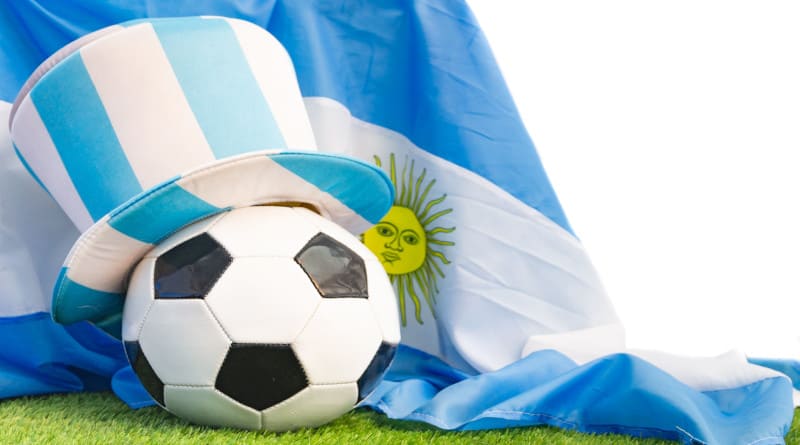 Foto bola de futebol com a bandeira argentina