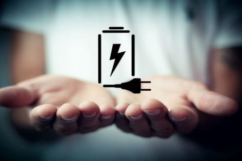 Bateria fotográfica começa a recarregar eletricidade o conceito de tecnologia de carregamento rápido Tags relacionadas