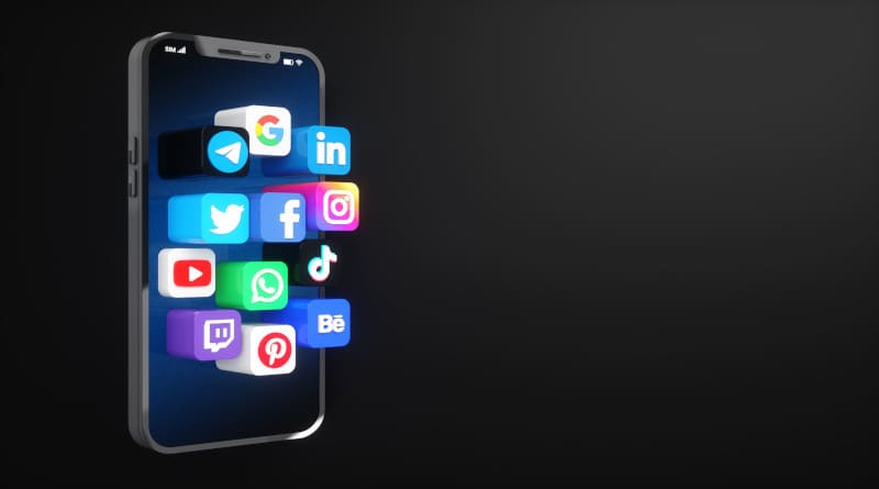 Foto ícones e logotipos de mídia social no fundo da tela do celular para marketing social e redes